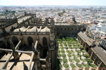Puerta del Perdón y El Patio de los Naranjos